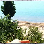 Thanasis *