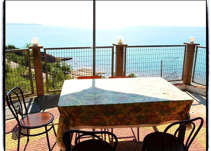 Thanasis شقة يميناريا